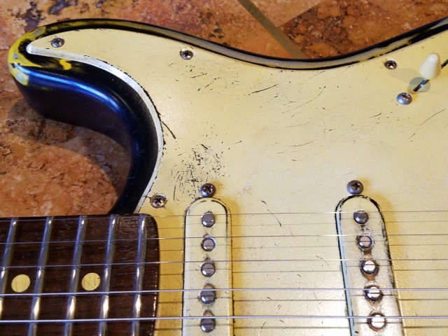 Fender Stratocaster Heavy Relic Black Pickguard Checking Guitarwacky.com