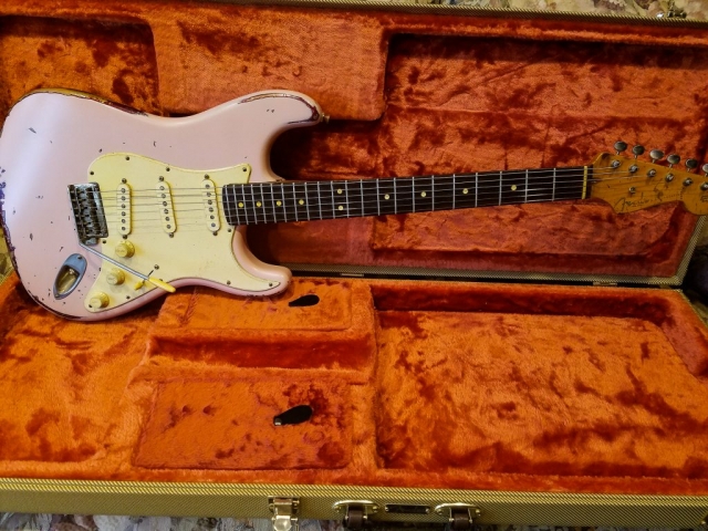 Fender Stratocaster Shell Pink Relic Guitarwacky.com