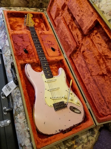 Fender Stratocaster Shell Pink Relic Guitarwacky.com