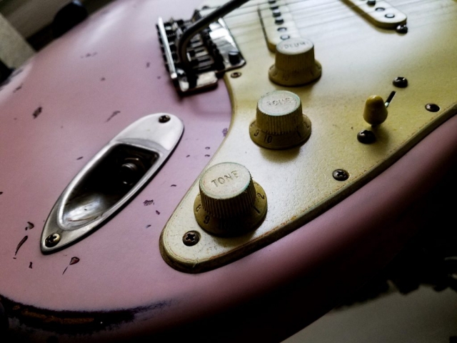 Fender Stratocaster Shell Pink Relic Guitarwacky.com