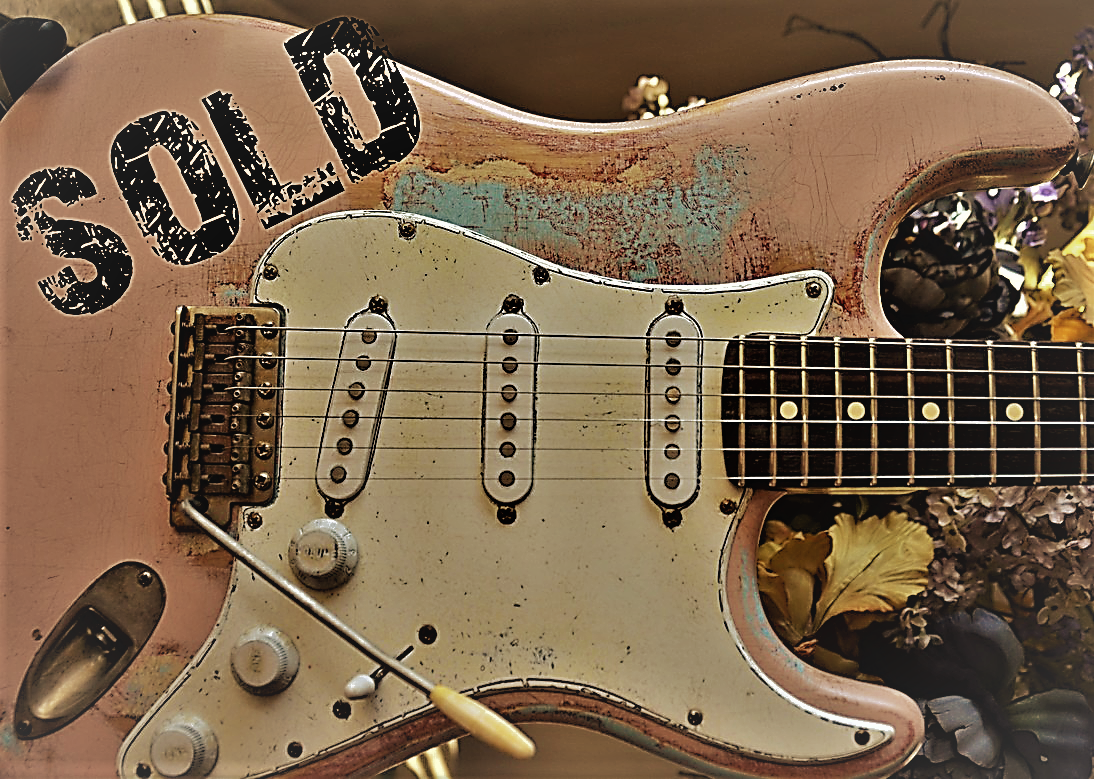 Relics pink. Fender Pink Relic. Shell Pink Stratocaster. Shell Pink стратокастер. Relic Stratocaster.