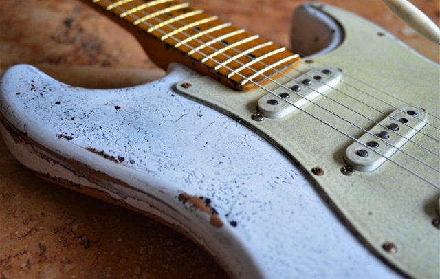 Fender Stratocaster Aged White Relic Finish Checking Guitarwacky.com