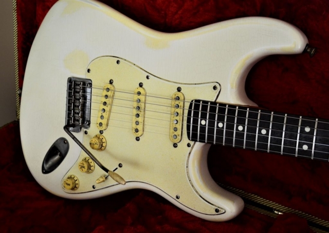 Fender Stratocaster Relic White Guitarwacky.com