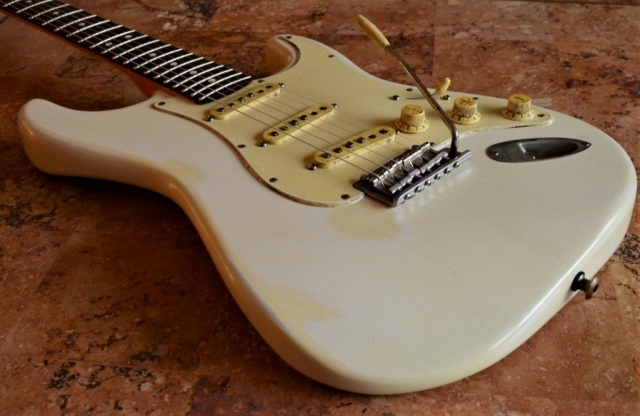 Fender Stratocaster Aged Relic White Guitarwacky.com