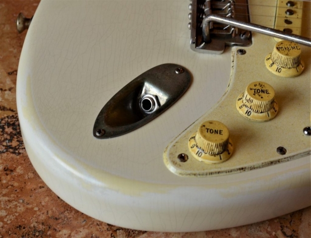 Finish Checking Fender Stratocaster Aged Tone Knobs Relic White Guitarwacky.com