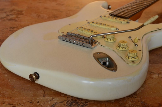 Fender Stratocaster Aged Relic White Guitarwacky.com