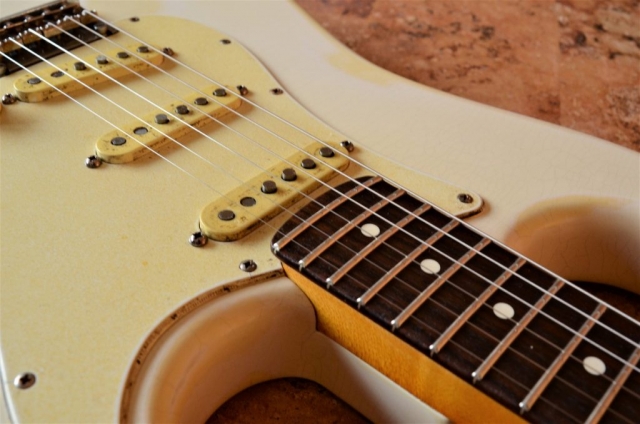 Fender Stratocaster Aged Relic White Guitarwacky.com