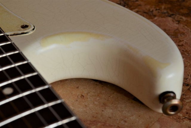 Finish Checking Fender Stratocaster Aged Relic White Guitarwacky.com