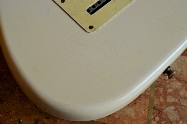 Finish Checking Fender Stratocaster Aged Relic White Guitarwacky.com