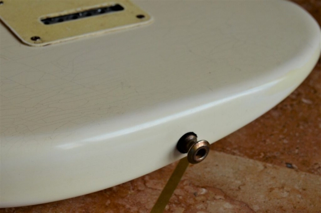 Finish Checking Fender Stratocaster Aged Relic White Guitarwacky.com