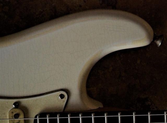 Finish Checking Fender Stratocaster Aged Relic White Guitarwacky.com