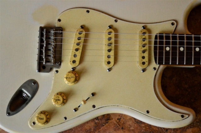 Finish Checking Fender Stratocaster Aged Relic White Guitarwacky.com