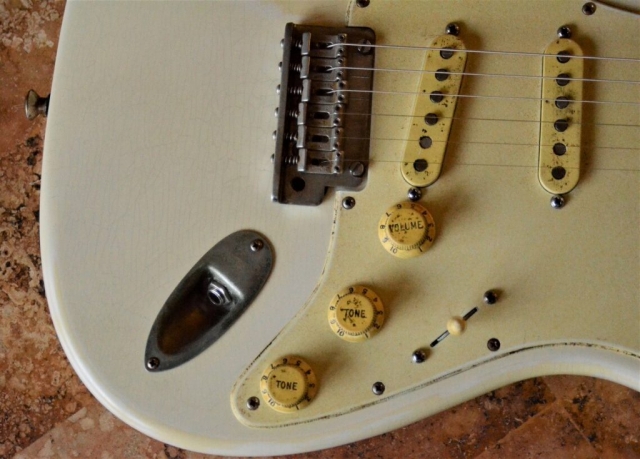 Fender Stratocaster Aged Knobs Relic White Guitarwacky.com