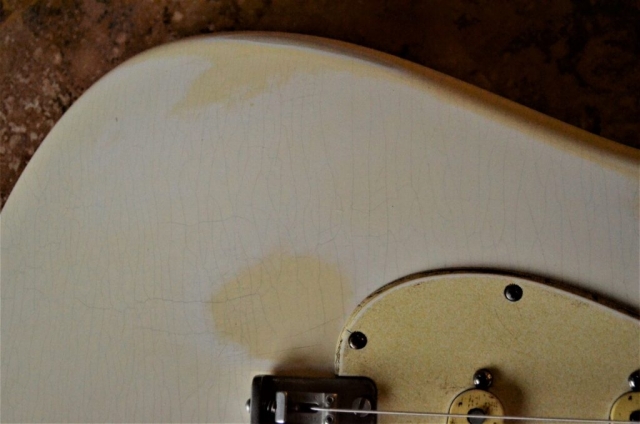 Finish Checking Fender Stratocaster Aged Relic White Guitarwacky.com