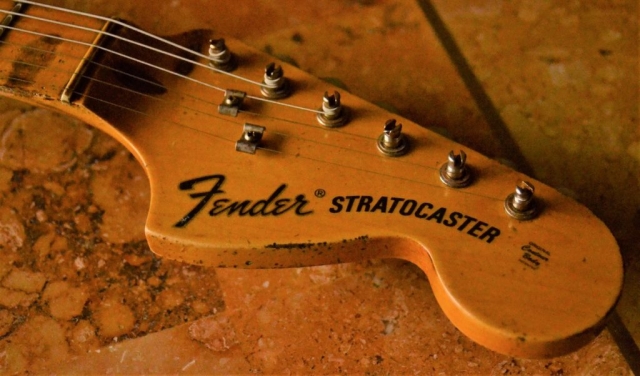 Fender Stratocaster Heavy Relic Headstock Tuners Guitarwacky.com