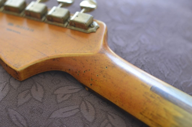 Fender strat relic aged headstock pings