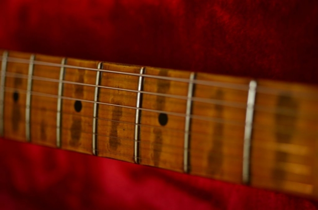 Fender Stratocaster Relic Maple Neck Wear Pattern