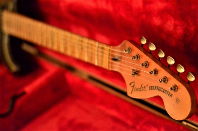 Fender Stratocaster Relic Maple Neck 70s Big Peghead