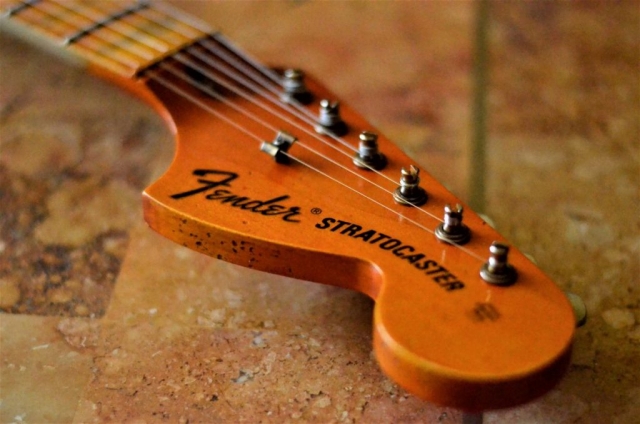 Fender Stratocaster Relic Maple Headstock