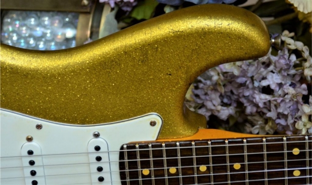 Fender Relic Gold Sparkle Flake guitar
