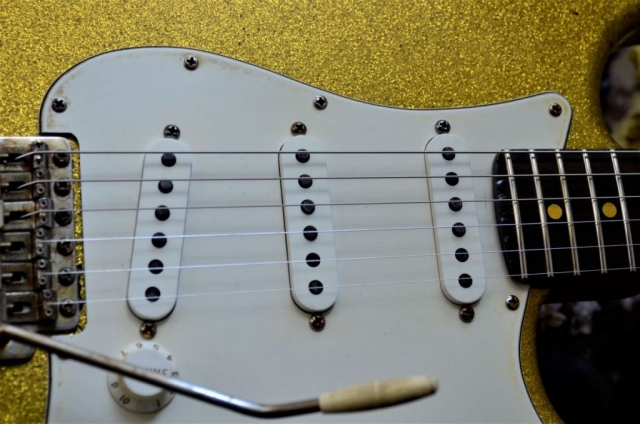Stratocaster aged Sparkle Flake guitar