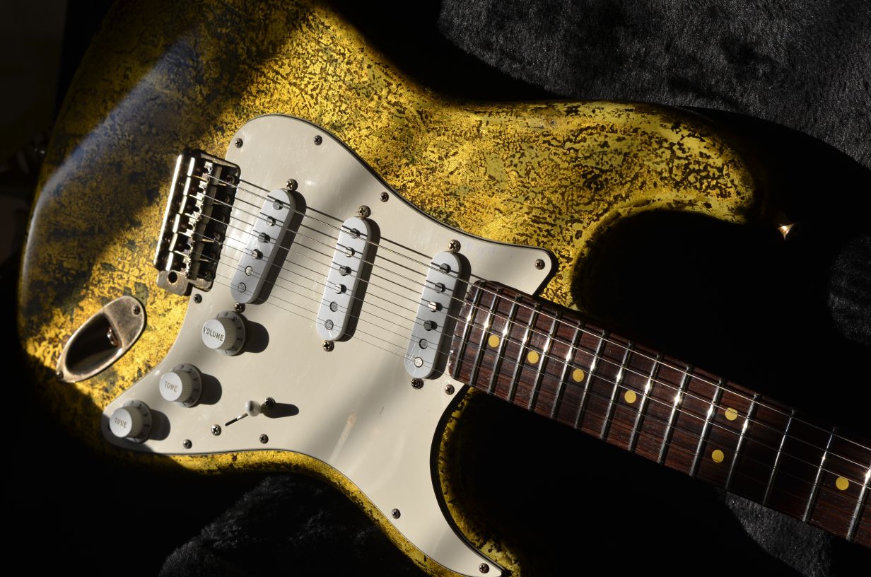Rosewood Neck Fender Stratocaster Custom Gold Leaf
