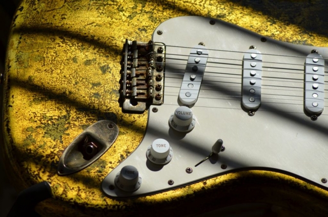 Age Fender Stratocaster Custom Gold Leaf Guitar