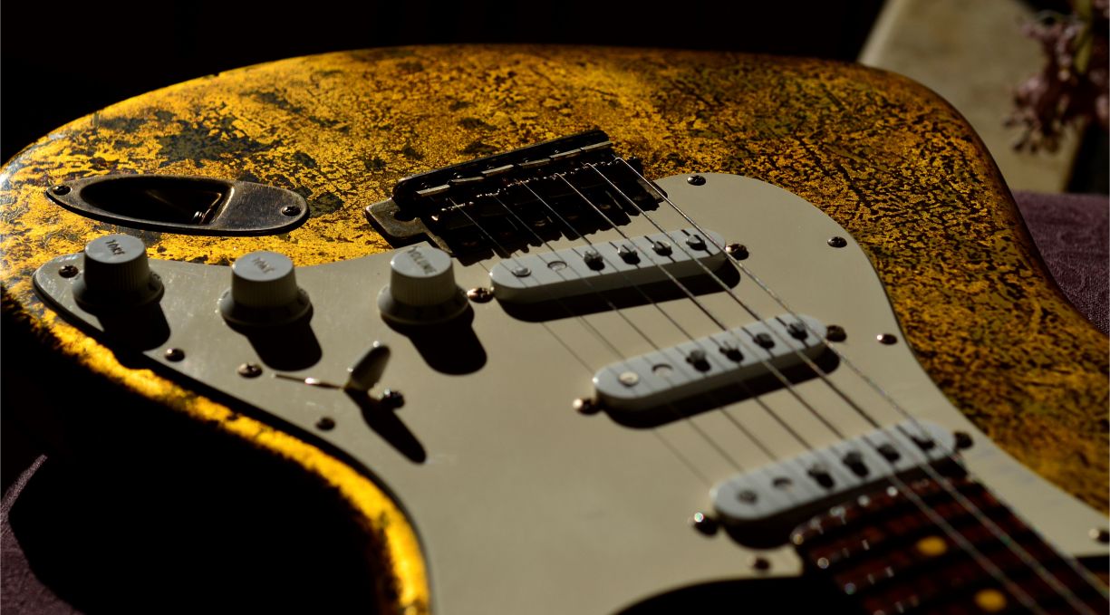 Heavy Relic Fender Stratocaster Custom Gold Leaf
