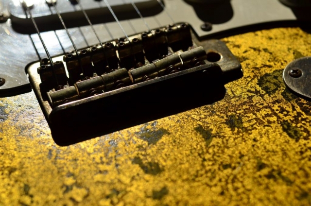 6 Point Bridge Fender Stratocaster Custom Gold Leaf