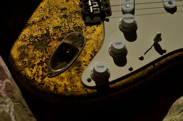 Fender Strat Custom Relic Gold Leaf Knobs