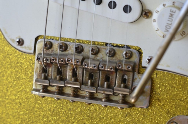 Fender Stratocaster aged bridge saddles