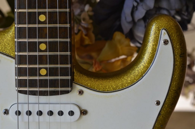 Fender Stratocaster Relic Gold Sparkle Flake