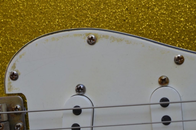 Fender Stratocaster aged relicpickguard