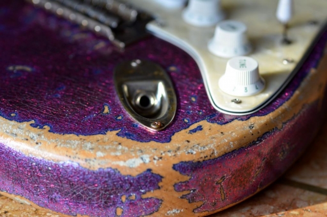Finish Checking Fender American Strat Magenta Sparkle Relic