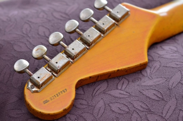 Aged Relic Fender stratocaster ping rear headstock
