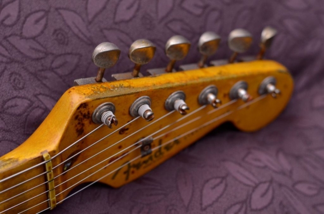 Fender Stratocaster aged Relic Headstock Ping Tuners