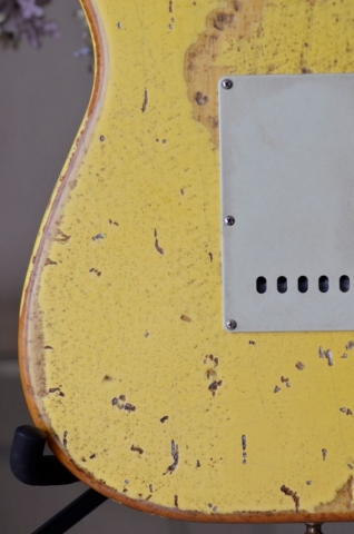 Rear back cover Fender Stratocaster Heavy Relic Vintage White