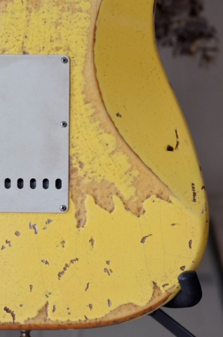Rear trem plate Fender Stratocaster Heavy Relic Vintage White