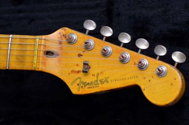 Small headstock Fender Stratocaster maple neck aged relic pings
