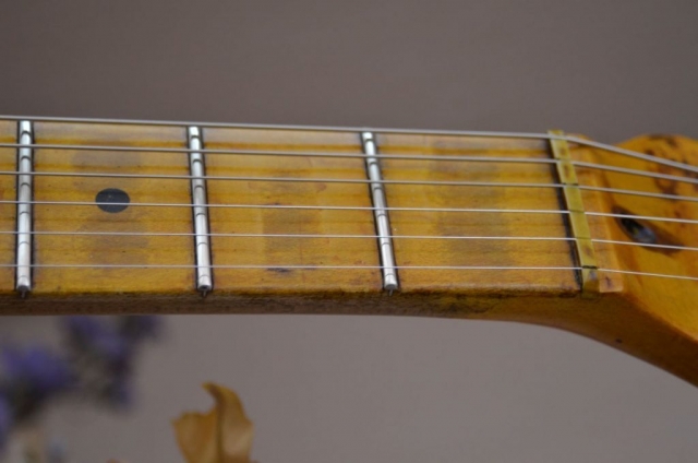 Fender Stratocaster Aged Maple neck