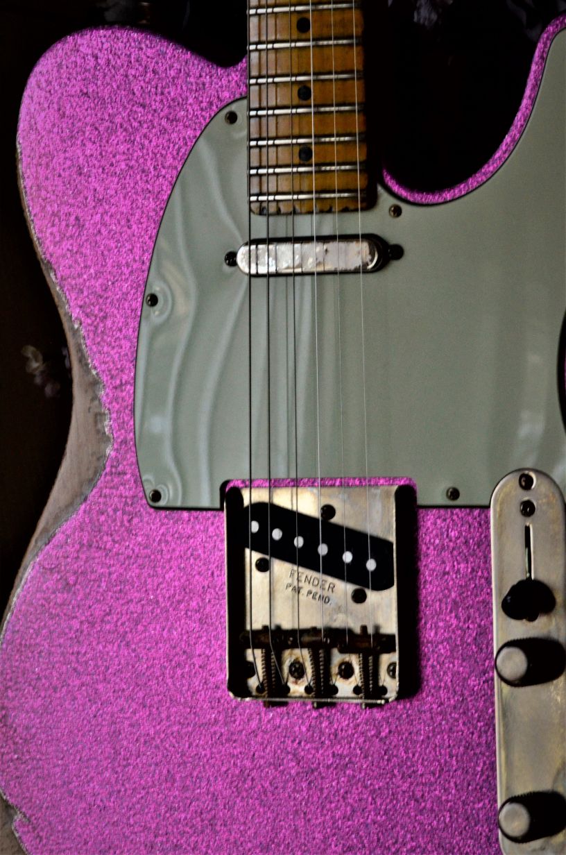 Fender-Custom-Aged-Telecaster-Magenta-Sparkle