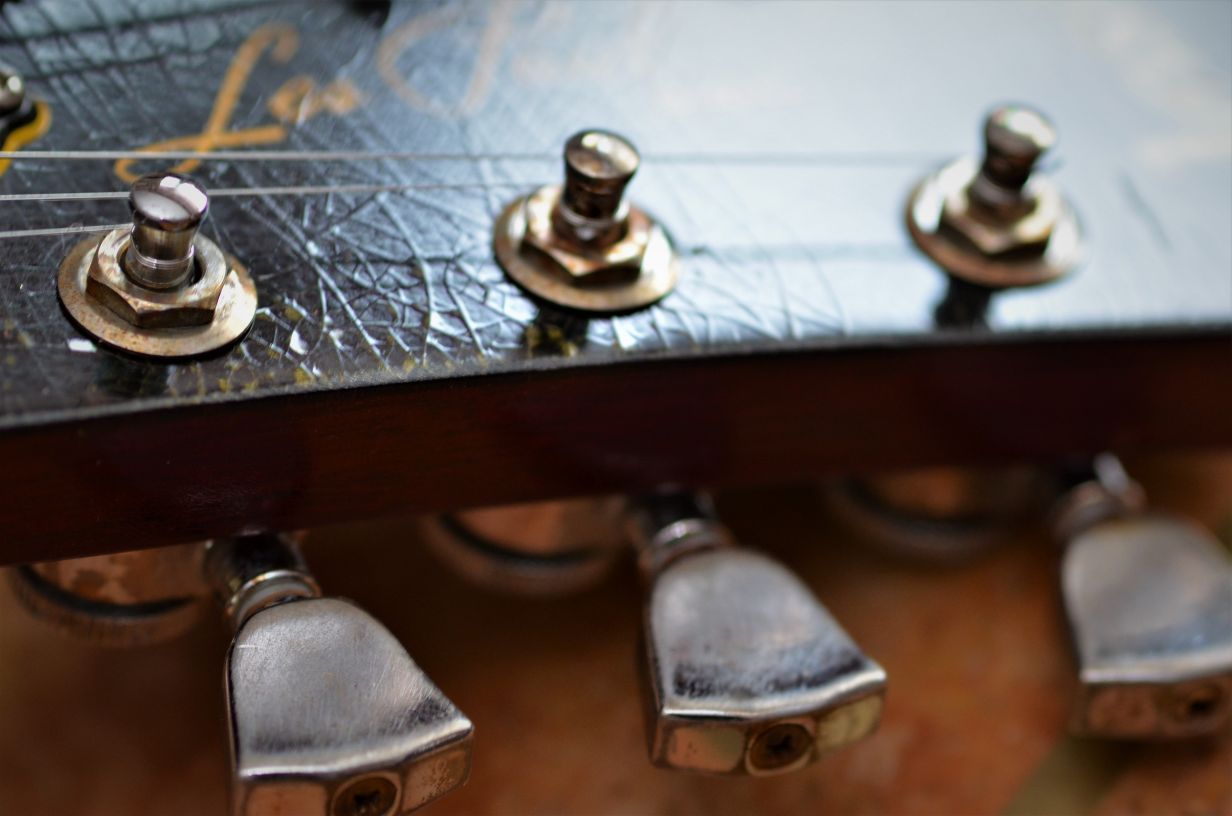 Gibson Les Paul Headstock Finish Checking
