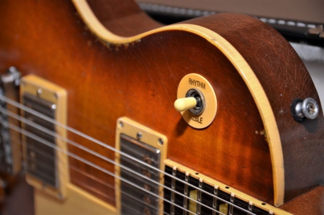 Gibson Finish Checking Ageing